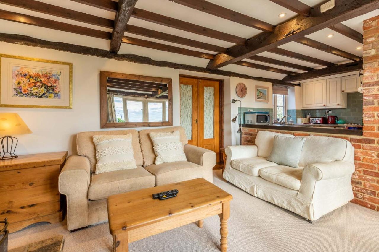 Host & Stay - Woodfalls Barn Burgh and Tuttington Exterior foto