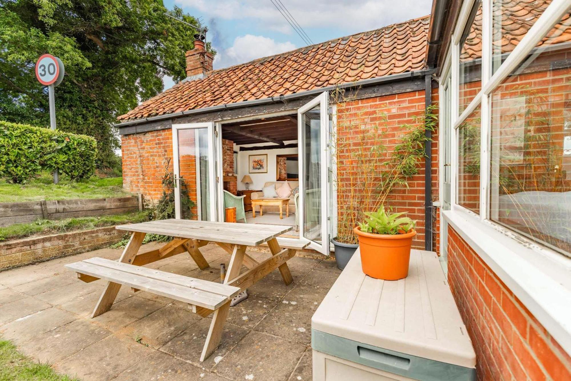 Host & Stay - Woodfalls Barn Burgh and Tuttington Exterior foto